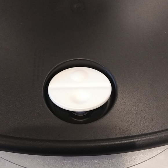 Tupperware 3 Compartment Divided Dish With Vent - Picture 5 of 6